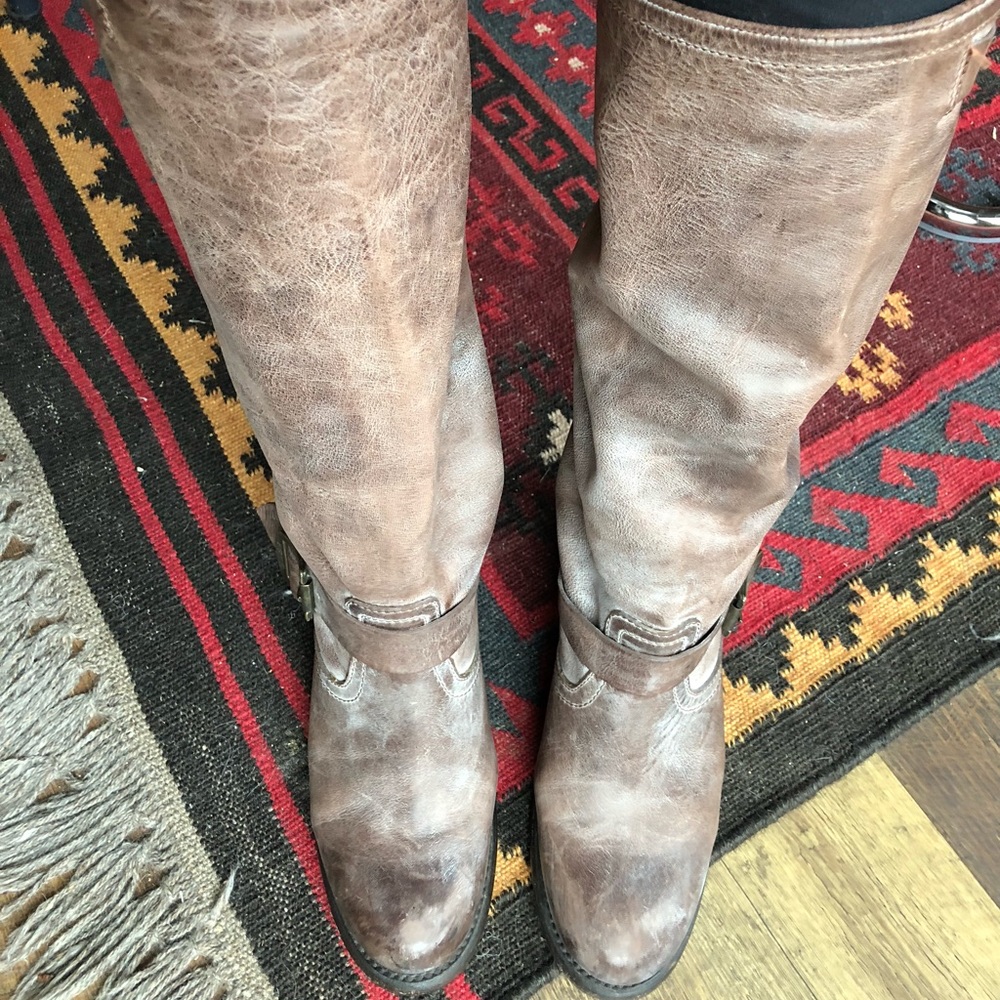 Excellent condition Frye Vera boots